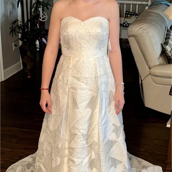 Theia Couture Wedding Dress STYLE/MODELE
890084
COL.102
LOT 110808 - Picture 2 of 6